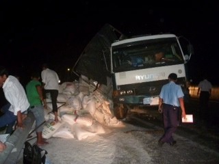 Xe tải rớt thùng, cao tốc TP.HCM - Trung Lương ùn ứ 2km Hiện trường vụ tai nạn.