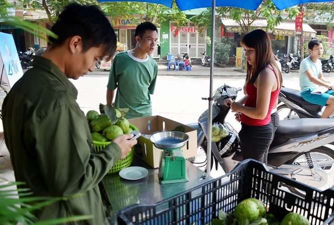 Lệ Rơi bán ổi ở Hà Nội sau những ngày rơi lệ ở showbiz Lệ Rơi bán ổi ở Hà Nội sau những ngày rơi lệ ở showbiz