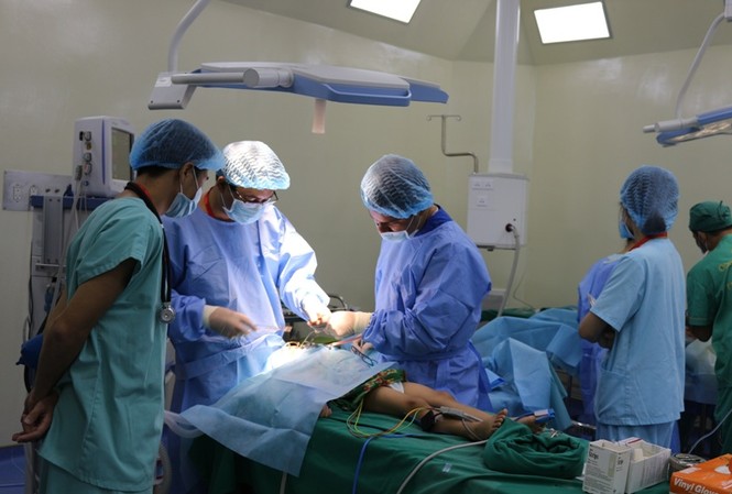 Đem lại nụ cười cho 150 trẻ em hở hàm ếch Bệnh viện Quốc tế Vinh phẫu thuật cho trẻ hở hàm ếch