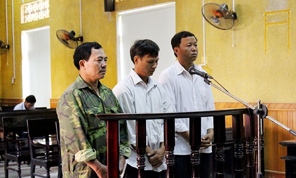 Vụ 'án treo vì là người nhà lãnh đạo': Chuyển thành án giam Ba bị cáo tại phiên tòa sáng nay.