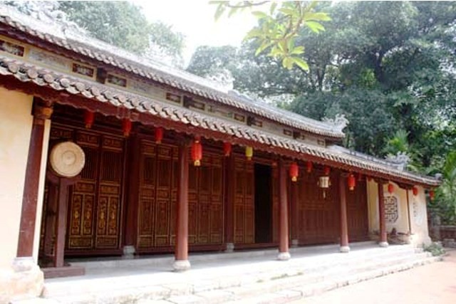 Sư trị sự tự ý đốn hạ cây cổ thụ hàng trăm năm tuổi Chùa Thánh Duyên, nơi vừa xảy ra vụ chặt hạ cây xanh cổ thụ hàng trăm năm tuổi, xâm hại di tích lịch sử cấp quốc gia.