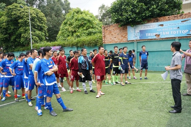 Đội bóng đá Báo Tiền Phong tham dự giải 'Siêu cúp Media' Các đội nghe Ban tổ chức phổ biến quy chế.