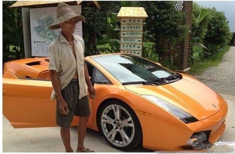 Bác nông dân chăn trâu sở hữu siêu xe Lamborghini Bác nông dân chăn trâu sở hữu siêu xe Lamborghini