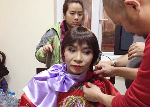 'Cô Đẩu' Công Lý nói gì về Táo Quân 2016? “Cô Đẩu” Công Lý duyên dáng trong tranh phục mới của nhà thiết kế Đức Hùng.