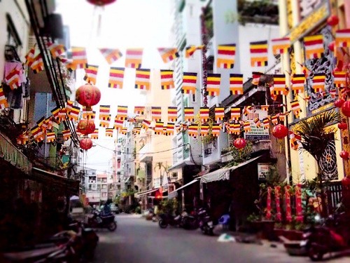 Tết của người Sài Gòn trong mắt du khách Tây Đường phố trang hoàng cho ngày Tết.