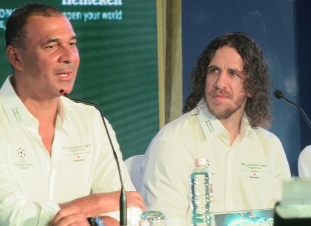 Ruud Gullit mang Cúp Champions League đến Việt Nam Ruud Gullit và Carles Puyol giới thiệu Cúp UEFA Champions League 2016.