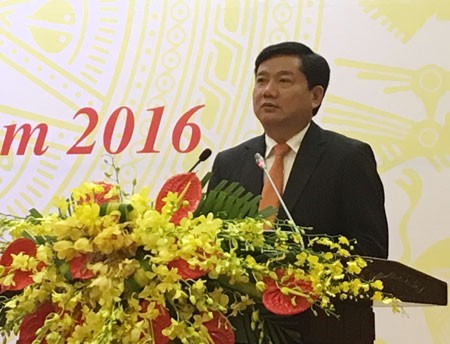 Ông Đinh La Thăng nói gì khi rời “ghế nóng” Bộ trưởng GTVT? Ông Đinh La Thăng: “Tình cảm của tôi với các đồng chí không bao giờ thay đổi!”.