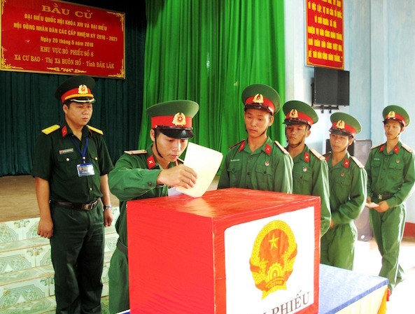 Đắk Lắk: Hơn 2000 cử tri Trung đoàn 95 bầu cử sớm Cử tri Trung đoàn 95 bỏ phiếu bầu cử