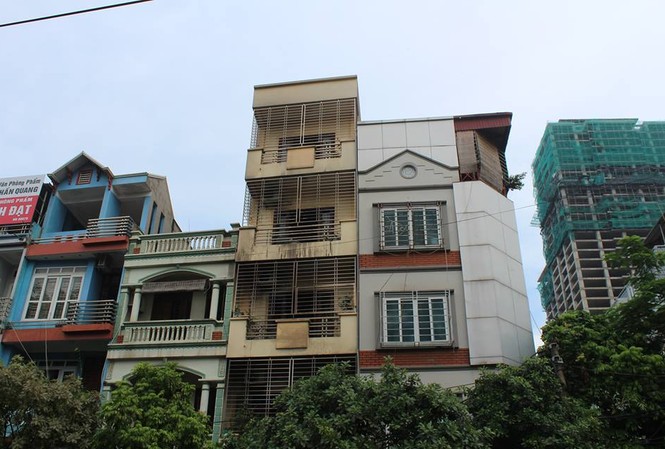 Cháy nhà 5 tầng, 2 mẹ con thương vong trong biển lửa Căn nhà 5 tầng nơi xảy ra vụ cháy.