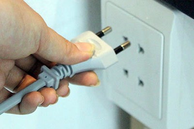 Bé gái 9 tuổi bị điện giật tử vong trong nhà tắm Ảnh minh họa.