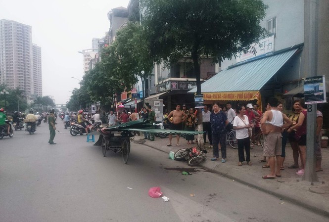 Vụ bé trai bị tôn cứa cổ: Tạm giữ hình sự lái xe xích lô chở tôn Hiện trường vụ việc.