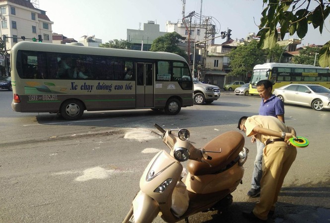 Người phụ nữ tử vong sau va chạm xe đầu kéo Hiện trường vụ tai nạn.