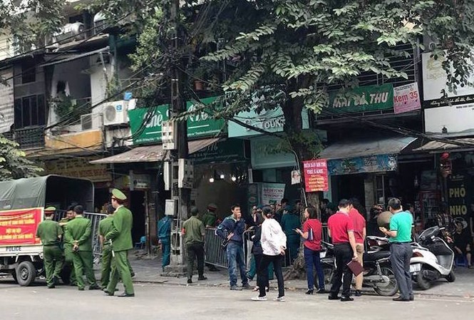 Cháy nhà trên phố Hàng Giấy, hai người tử vong Hiện trường ngôi nhà xảy ra cháy.