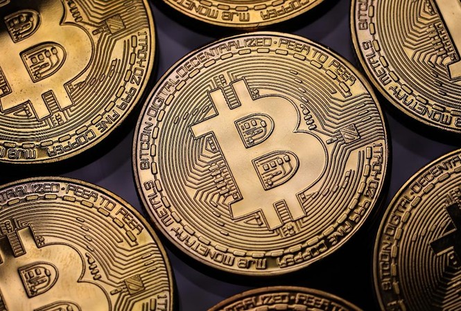 Dùng Bitcoin để thanh toán có thể phải ngồi tù tới 3 năm Từ 1/1/2018 nếu sử dụng Bitcoin làm phương tiện thanh toán có thể phải ngồi tù đến 3 năm. Ảnh: Internet.