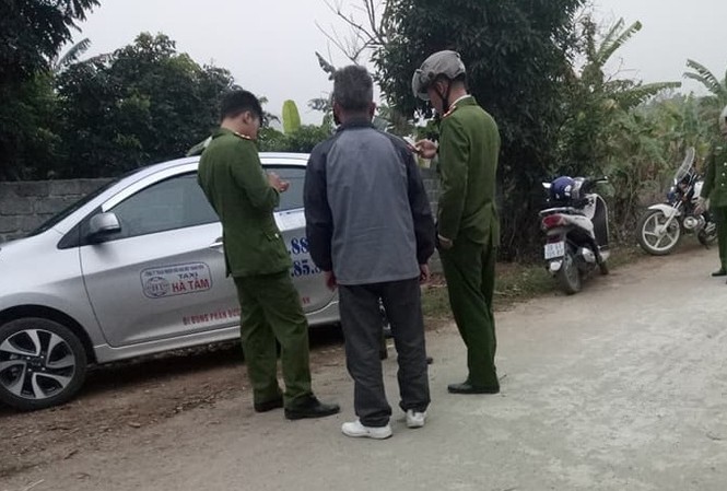 Công an xác minh vụ tài xế taxi trình báo bị cướp giữa đường Hiện trường vụ việc.