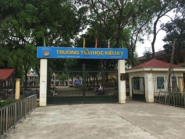 Cô giáo bị tố đánh học sinh lớp 1 tím người Ngôi trường nơi xảy ra vụ việc