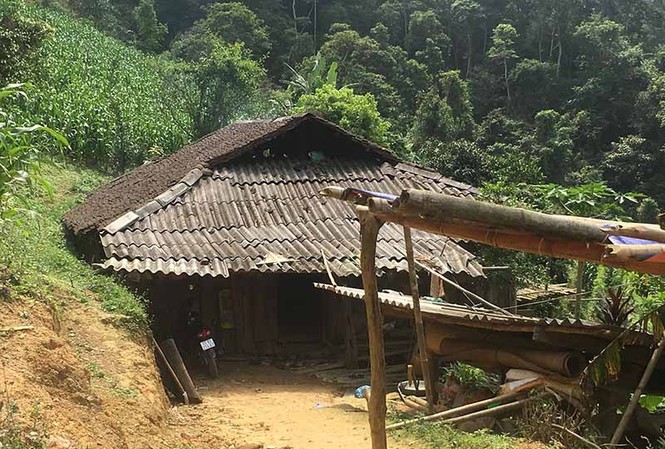 Bố nghi phạm sát hại 4 người: 'Vợ tôi ngất 4-5 lần khi nghe tin dữ' Ngôi nhà ông Thăng trở nên nặng nề sau vụ việc xảy ra.