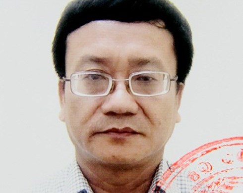 Gian lận thi ở Hòa Bình: Bắt trưởng phòng Khảo thí và kiểm định Ông Nguyễn Quang Vinh-Trưởng phòng Khảo thí và kiểm định chất lượng giáo dục thuộc Sở GD&ĐT tỉnh Hòa Bình.