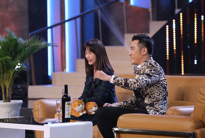 Hari Won chê đàn ông 'bèo' nếu chia tiền hóa đơn hẹn hò với phụ nữ Hari Won chê đàn ông 'bèo' nếu chia tiền hóa đơn hẹn hò với phụ nữ. Ảnh: Lê Nhân.