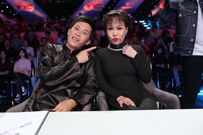 Việt Hương xưng 'Người đẹp Tây Ninh' khiêu khích Việt Trinh Việt Hương xưng "Người đẹp Tây Ninh" khiêu khích Việt Trinh.