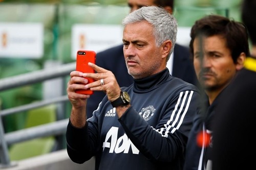 Mourinho xóa tài khoản mạng xã hội sau chung kết Cup FA Thông báo khi truy cập vào tài khoản Instagram của Mourinho.