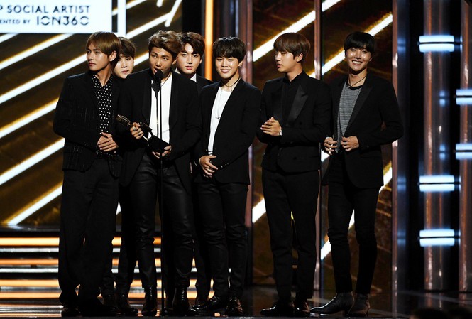 BTS đánh bại Justin, Ariana đoạt giải tại Billboard Music Awards 2018
Nhóm nhạc Hàn Quốc BTS được đề cử ở hạng mục Nghệ sĩ hàng đầu trên mạng xã hội, và cũng sẽ biểu diễn trong đêm trao giải BBMA 2018 - Ảnh: BILLBOARD