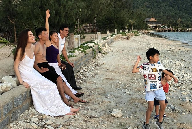 Hồ Ngọc Hà và Kim Lý 'đưa nhau đi trốn' ở Nha Trang Hồ Ngọc Hà và Kim Lý 'đưa nhau đi trốn' ở Nha Trang