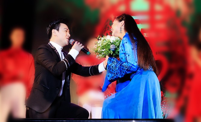 Ca sĩ Như Quỳnh được cầu hôn trên sân khấu Ca sĩ Như Quỳnh được cầu hôn trên sân khấu