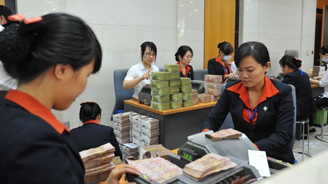 Sau 'thưởng nóng', Sacombank 'tuyển quân' rầm rộ Hiện hệ thống nhân viên của Sacombank đã có tới 17.000 người, chỉ sau 3 NHTM Nhà nước là Agribank, BIDV, Vietinbank