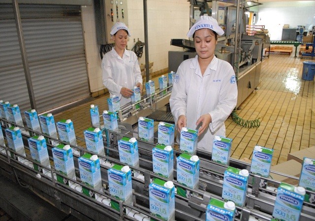 SCIC bán trọn 48,3 triệu cổ phiếu Vinamilk cho nhà đầu tư ngoại thu về 9.000 tỷ đồng 48,3 triệu cổ phiếu VNM bán phiên đấu giá 10/11 đã thu về cho nhà nước 9000 tỷ đồng