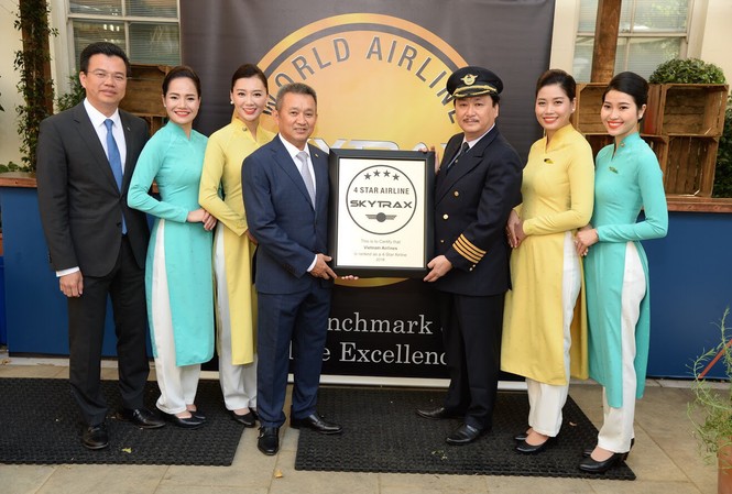Vietnam Airlines năm thứ 3 nhận chứng chỉ hãng hàng không 4 sao VietnamAirline vinh dự lần thứ 3 liên tiếp đón nhận danh hiệu hãng hàng không 4 sao