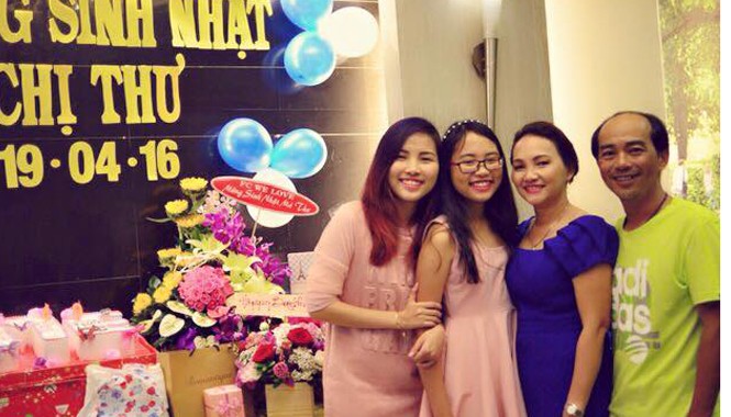 Phương Mỹ Chi lớn phổng phao; Thanh Lam nằm gối đầu lên mộ cha Phương Mỹ Chi lớn phổng phao; Thanh Lam nằm gối đầu lên mộ cha