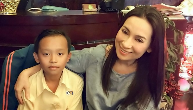 Phi Nhung sẽ nhận ‘cậu bé hát đám cưới’ làm con nuôi? Phi Nhung sẽ nhận ‘cậu bé hát đám cưới’ làm con nuôi?