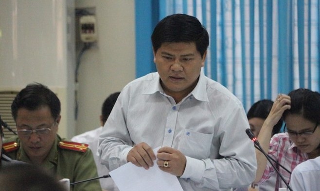 Bí thư Thăng yêu cầu cách chức một trưởng phòng 'không nghĩ cho dân' Ông Lê Tuấn Tài, Chủ tịch huyện Hóc Môn trả lời các câu hỏi của Bí thư Thăng. Ảnh: H.Hương/Zing