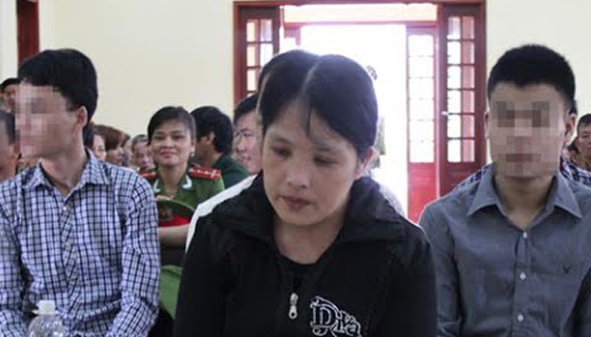 Lừa hàng chục tỷ đồng với mảnh giấy viết tay Nguyễn Thị Loan trước phiên tòa sơ thẩm.
