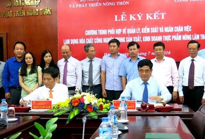 Hai Bộ 'bắt tay' ngăn việc lạm dụng hoá chất trong thực phẩm Hai Bộ 'bắt tay' ngăn việc lạm dụng hoá chất trong thực phẩm