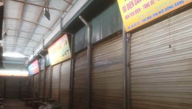 Tiểu thương chợ Đồng Đăng bãi thị chờ gặp chủ tịch tỉnh Từ sáng sớm hôm nay (8/7) tiểu thương chợ Đồng Đăng đóng cửa, không bán hàng.
