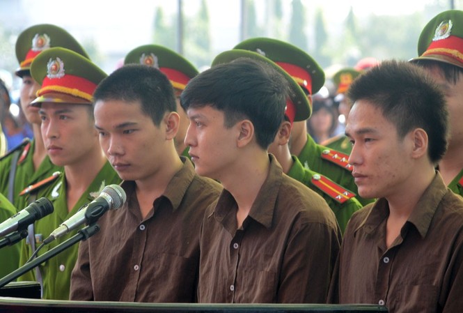 Ngày mai xử phúc thẩm vụ giết 6 người ở Bình Phước Các bị cáo tại phiên toà sơ thẩm. Ảnh: VietNamNet.