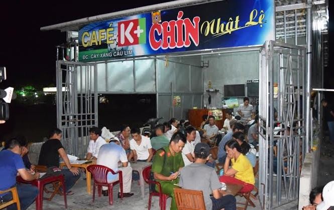 TT-Huế: Bắt 36 con bạc sát phạt bằng xóc đĩa Quán cà phê nơi ổ bạc trá hình tồn tại.