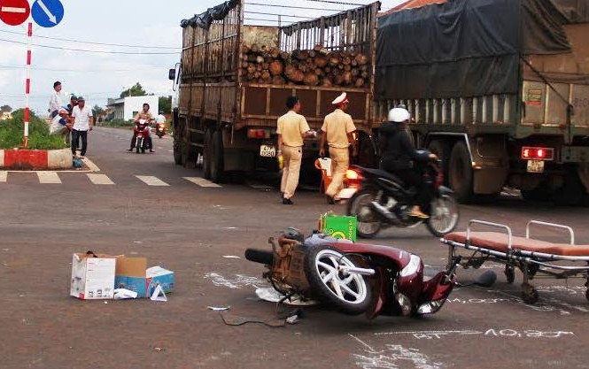 Đắk Lắk: Va chạm với ô tô, nữ giáo viên tử vong Hiện trường vụ tai nạn.
