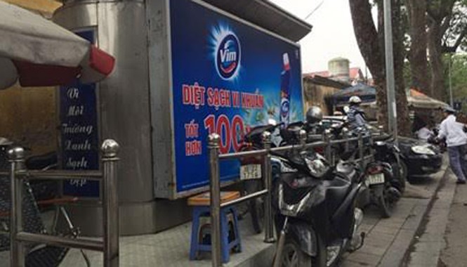 Hà Nội đổi quảng cáo lấy hàng loạt nhà vệ sinh công cộng Nhà VSCC của Hà Nội trong tình trạng vừa thiếu vừa bẩn.