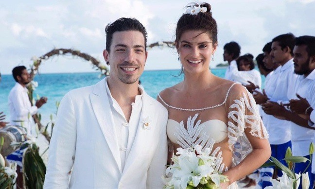 Siêu mẫu gây sốc khi diện bikini làm váy cưới Isabeli Fontana và chồng.
