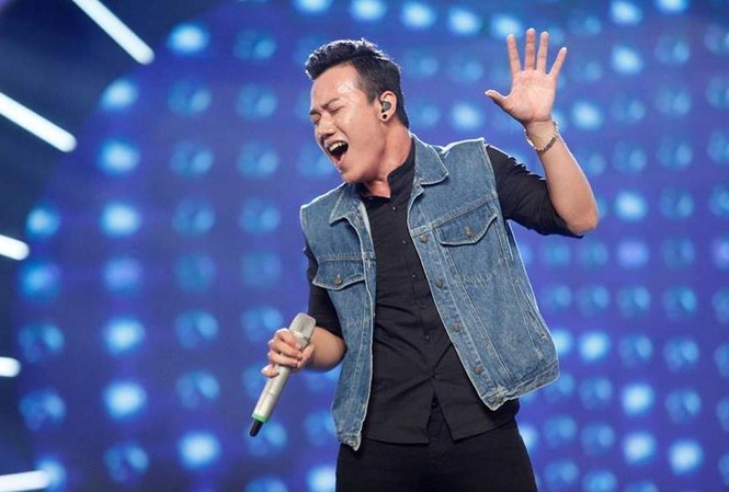 Quang Dũng khen thí sinh Idol hát 'đậm đà như bún bò' "Chàng trai bán bún bò" nhận được nhiều lời khen trong đêm Gala 4 chương trình Vietnam Idol.