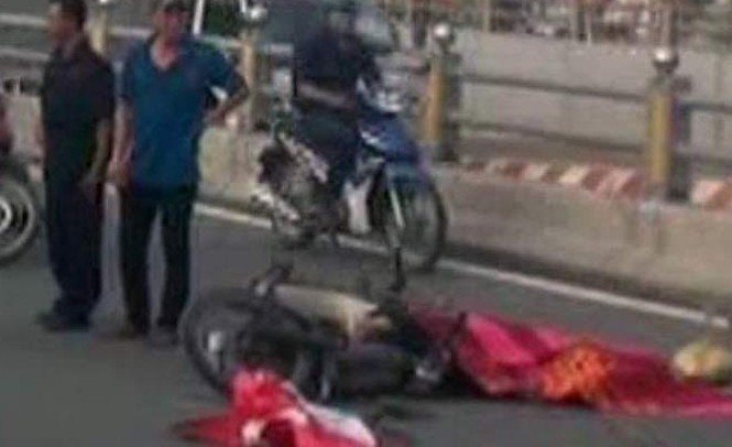 Cụ ông chết thảm dưới bánh xe buýt vào sáng sớm Hiện trường vụ tai nạn.