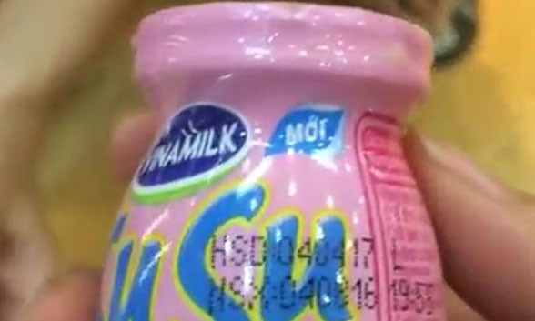Vinamilk khẳng định sữa đảm bảo chất lượng Vinamilk cho biết, đã kiểm tra lô hàng có hạn sử dụng ngày 04/04/2017 và không phát hiên dấu hiệu bất thường.