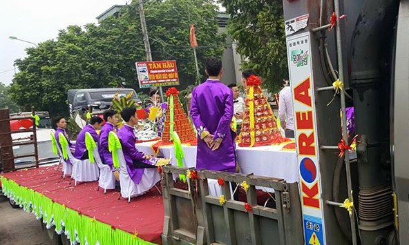 Vĩnh Phúc: Tổ chức đám hỏi trên xe tải gây xôn xao Vĩnh Phúc: Tổ chức đám hỏi trên xe tải gây xôn xao