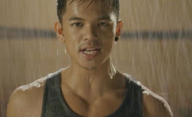Trọng Hiếu ‘ướt nhẹp’ trong MV nhạc phim ‘Sút’ Trọng Hiếu ‘ướt nhẹp’ trong MV nhạc phim ‘Sút’
