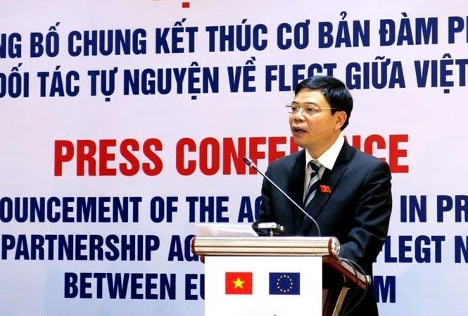 Đồ gỗ Việt Nam vào EU phải đảm bảo tính hợp pháp Bộ trưởng NN&PTNT Nguyễn Xuân Cường phát biểu tại lễ công bố kết thúc cơ bản đàm phán Hiệp định GLEGT với EU.