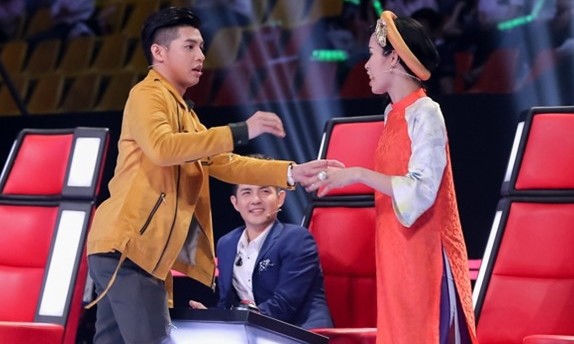 Khán giả ‘sốc’ khi Đông Nhi, Tóc Tiên, Noo Phước Thịnh ngồi ghế nóng The Voice 2017 Khán giả ‘sốc’ khi Đông Nhi, Tóc Tiên, Noo Phước Thịnh ngồi ghế nóng The Voice 2017