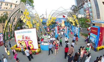 Lễ hội Đường Sách Tết Đinh Dậu 2017 Lễ hội đường sách Ất Mùi 2015 (ảnh internet).